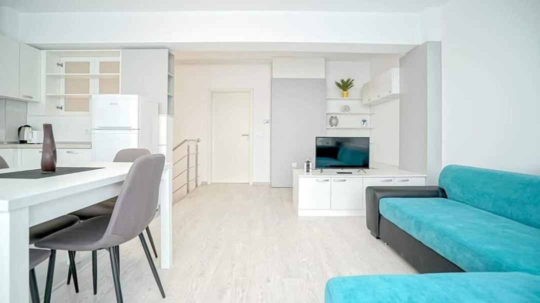 Giorgia And Ary Apartment Брашов Екстериор снимка