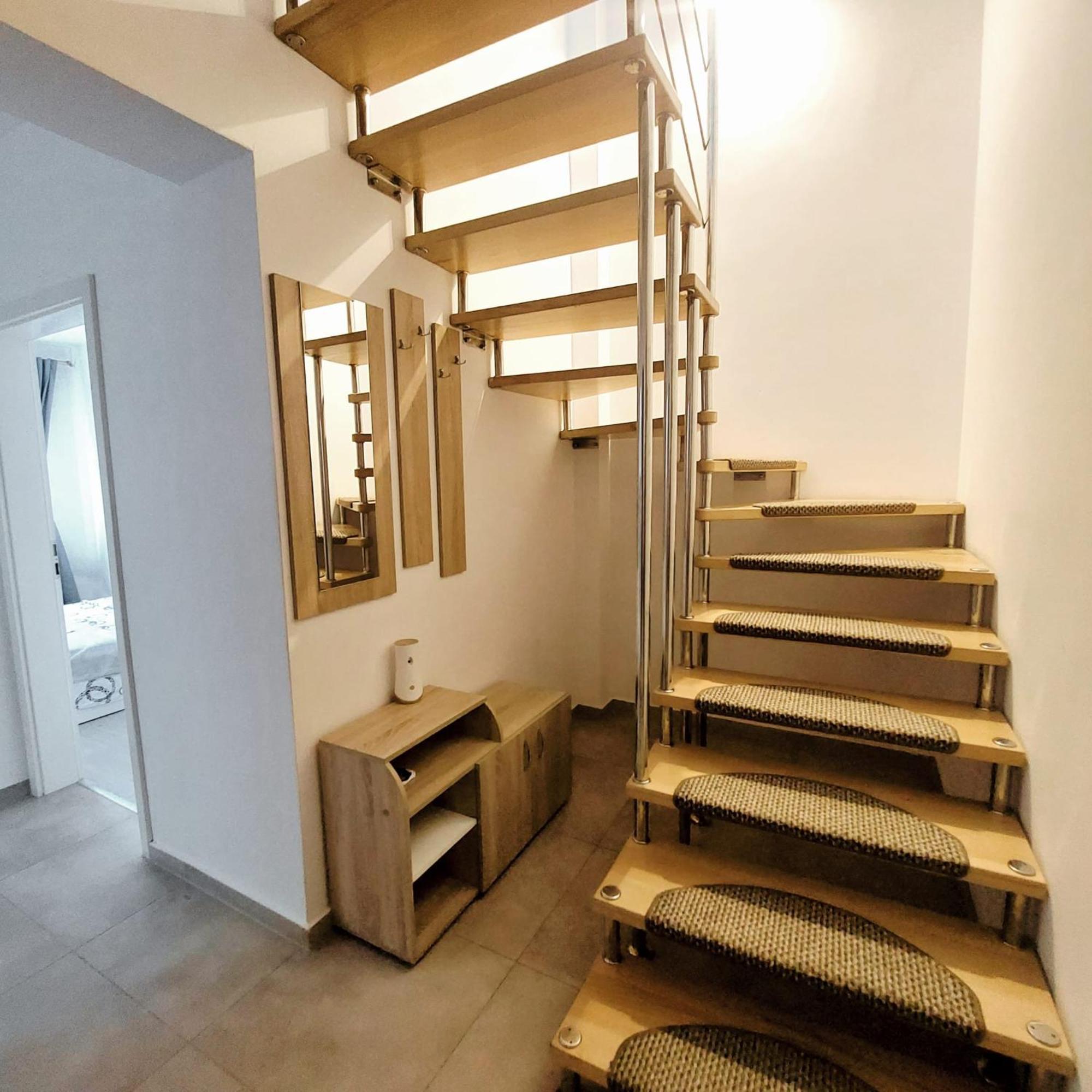 Giorgia And Ary Apartment Брашов Екстериор снимка